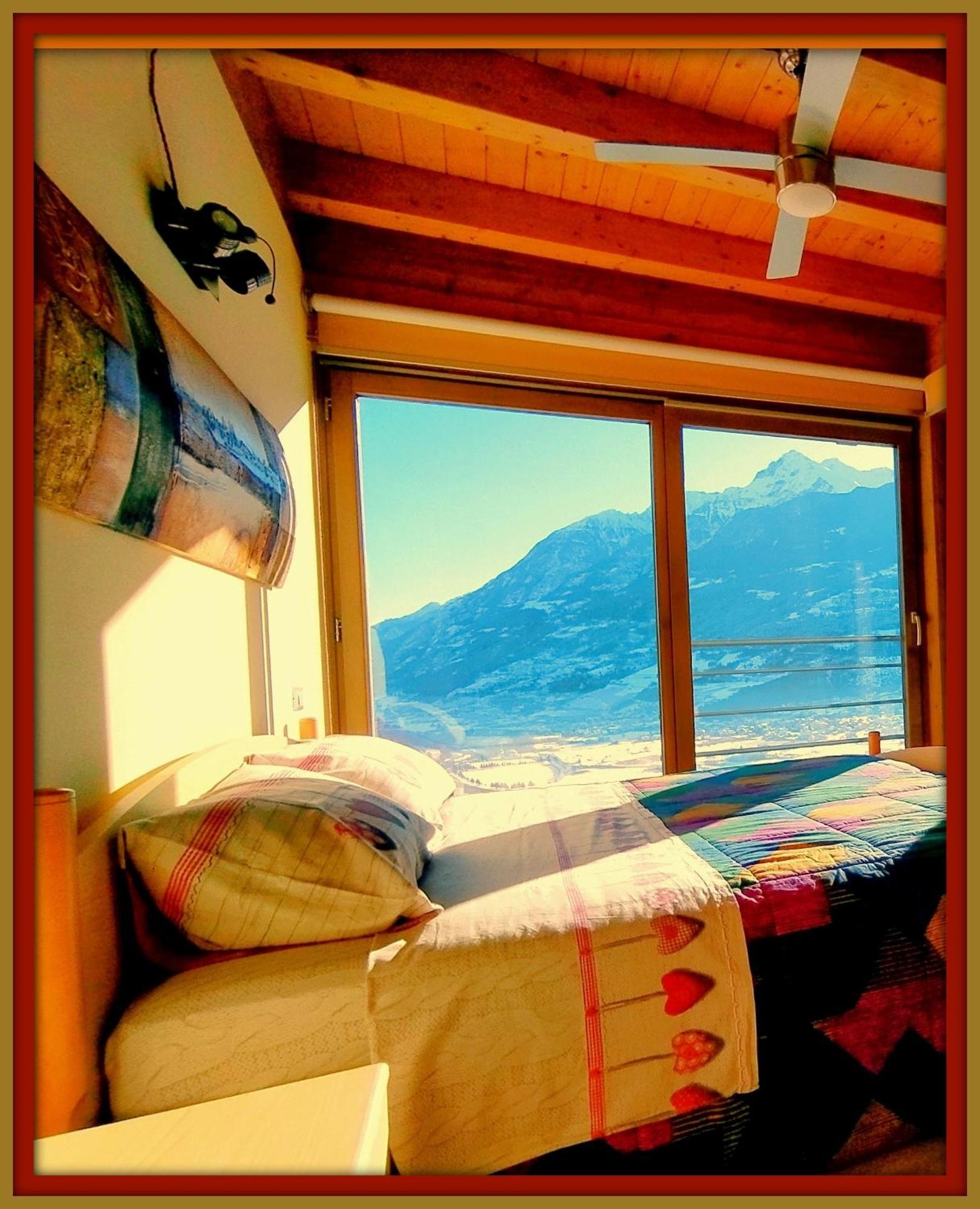 Atmosfera E Vista Mozzafiato Chalets Aosta Ruang foto